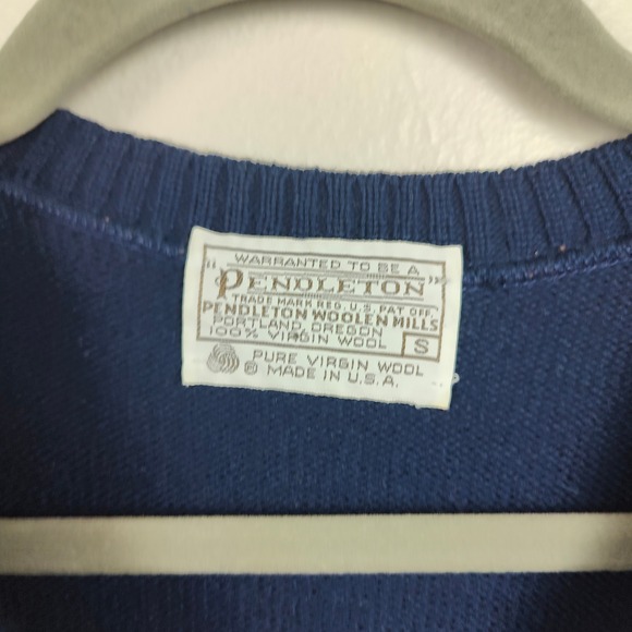 Vintage Pendleton Wool Sweater Womens Small Navy‎ Blue V Neck Fair Isle Trim - Picture 8 of 9